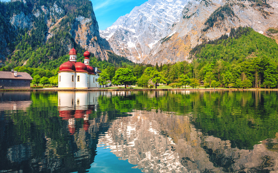 Kirche St. Bartholomä im Königssee in Bayern, Deutschland