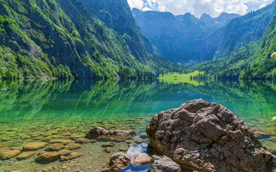 Blick auf den Obersee beim Königssee in Berchtesgaden