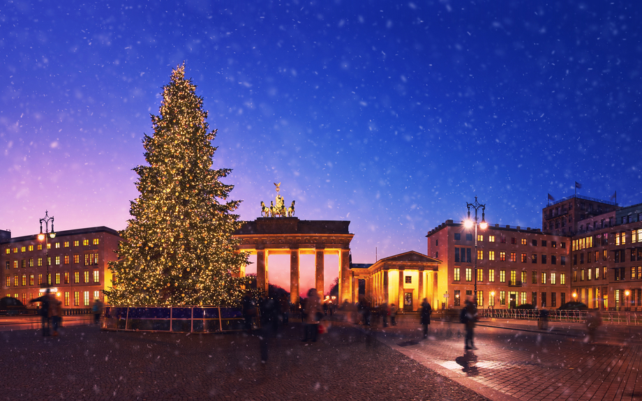 Brandenburger Tor in Berlin mit Weihnachtsbaum