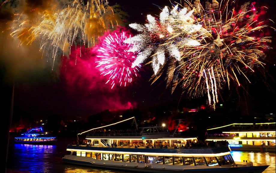 Rhein in Flammen bei Koblenz mit Festung Ehrenbreitstein, Deutschland