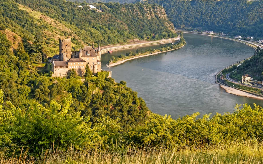 Burg Katz mit Loreleyfelsen
