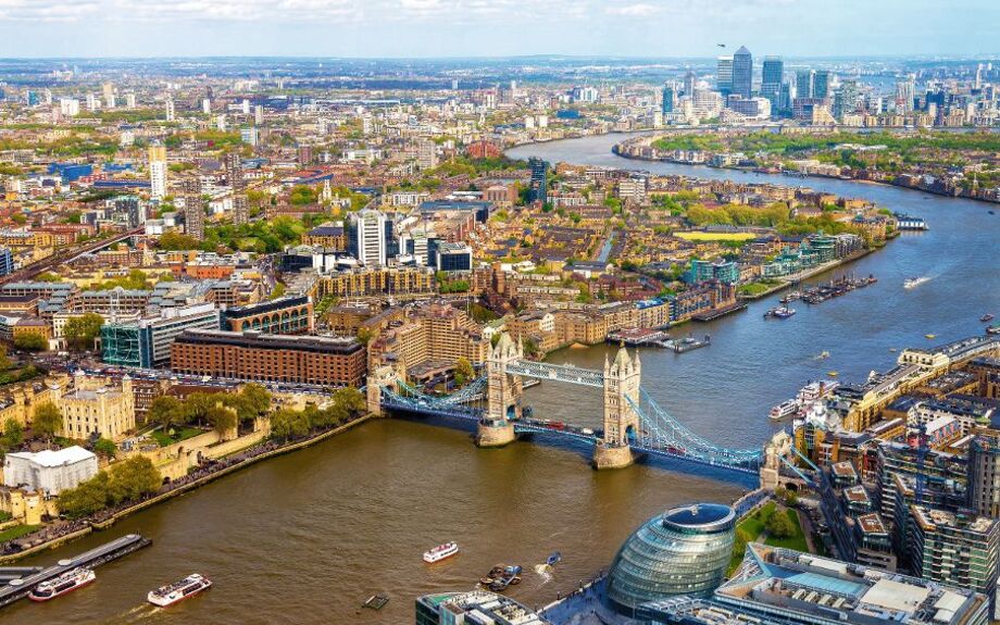 Mit Blick auf die Tower Bridge von der Scherbe - London,England