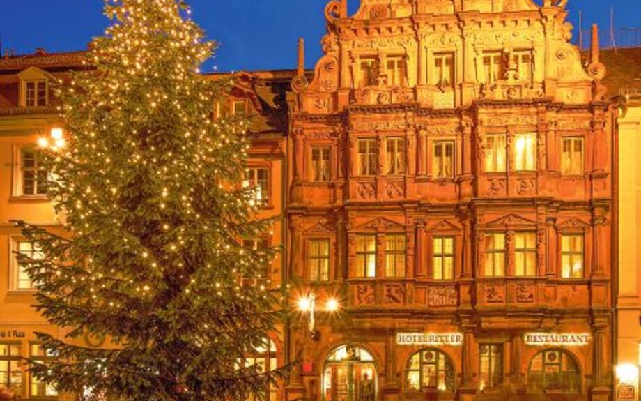 Haus zum Ritter am Weihnachtsmarkt in Heidelberg, Deutschland