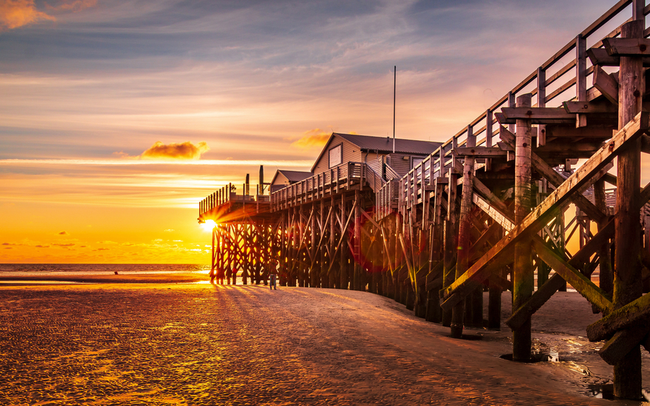 Seebrücke St. Peter- Ording im Sonnenuntergang