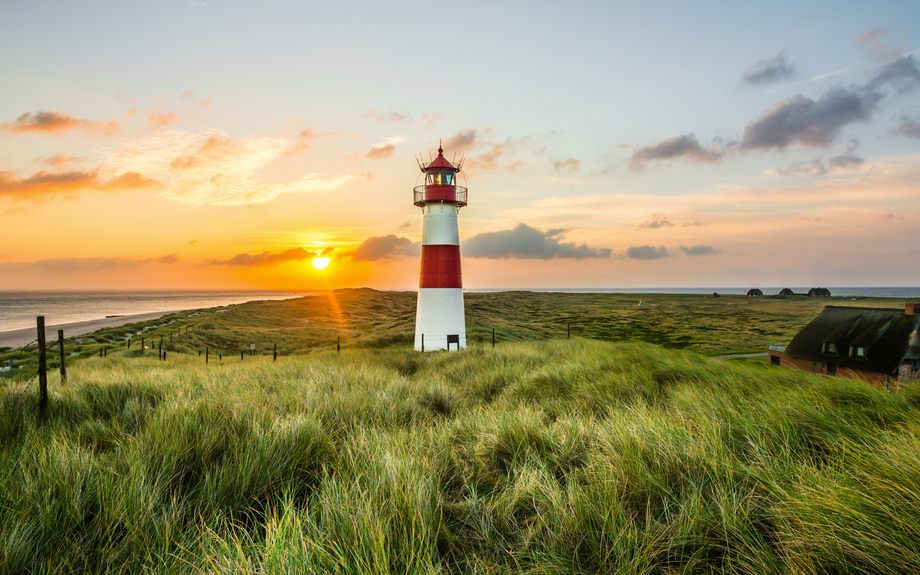 Sonnenaufgang am Leuchtturm in List auf Sylt