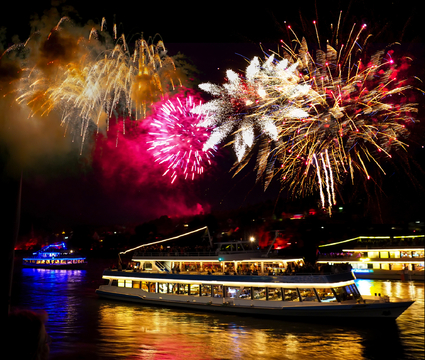 Rhein in Flammen bei Koblenz mit Festung Ehrenbreitstein, Deutschland