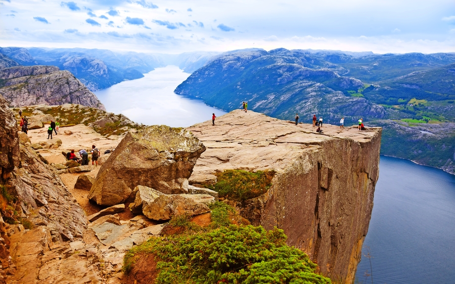 Predators Preikestolen in Fjord Lysefjord - Norwegen