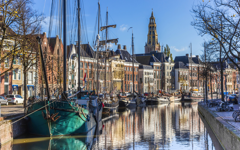 Historische Schiffe im Hoge der a-Kanal von Groningen, Niederlande