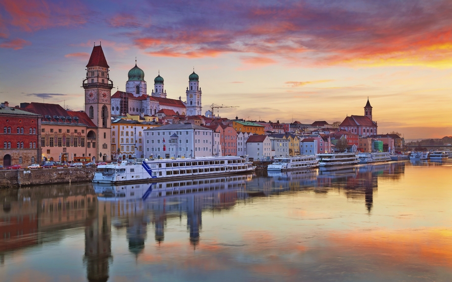 Passau-Skyline während des Sonnenuntergangs