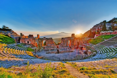 Antikes Theater Taormina mit Ätna