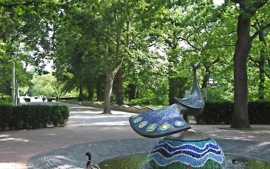 Mosaikpfau Kurparkeingang