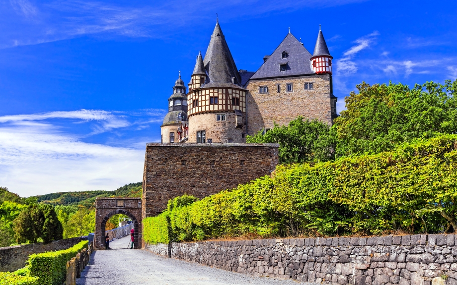 Wahrzeichen von Deutschland - mittelalterliche Stadt Cochem, berühmt für Rheinkreuzfahrten