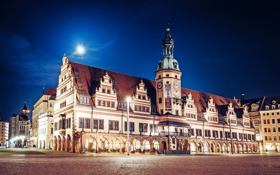 Altes Rathaus in Leipzig bei Nacht