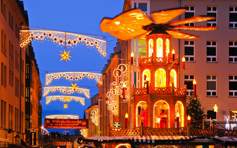 Weihnachtsmarkt auf dem Neumarkt in Dresden, Deutschland