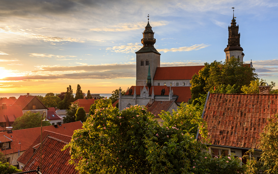 Sommersonnenuntergang über Visby auf Gotland, Schweden