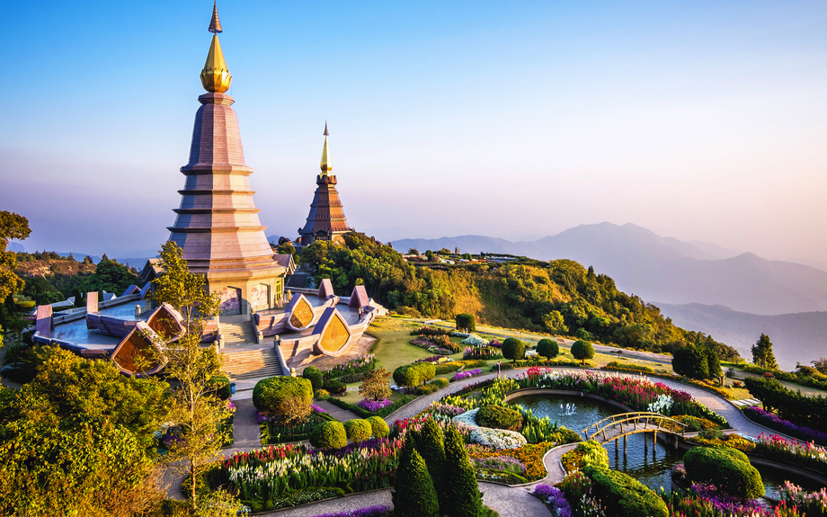 Pagoden auf dem Gipel des Doi Inthanon-Berges nahe Chiang Mai