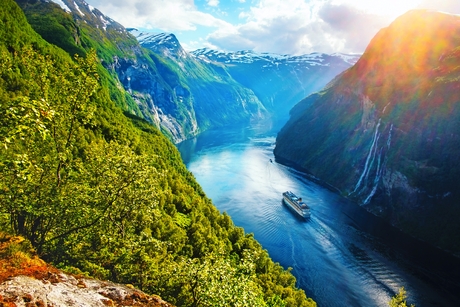 Atemberaubende Aussicht auf Sunnylvsfjorden Fjord