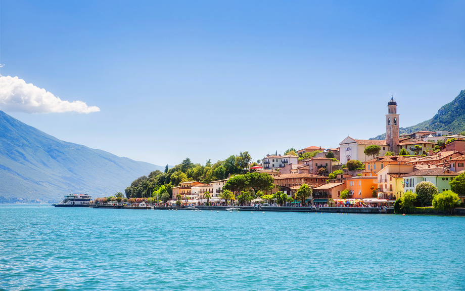 Blick auf Limone sul Garda im Gardasee