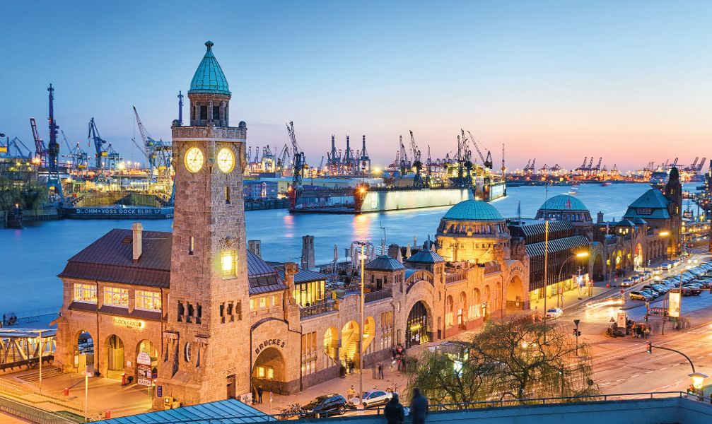 Landungsbrücken und Hafen in Hamburg