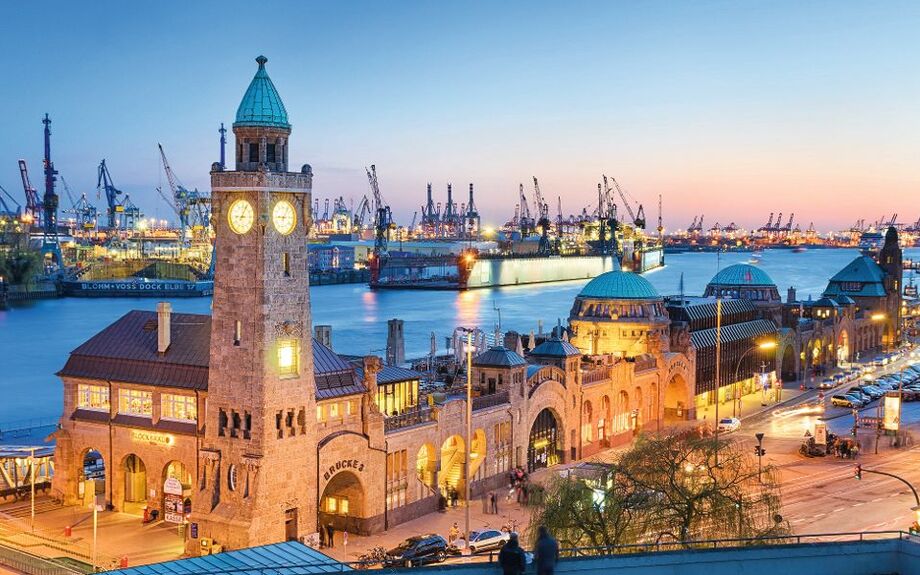 Landungsbrücken und Hafen in Hamburg