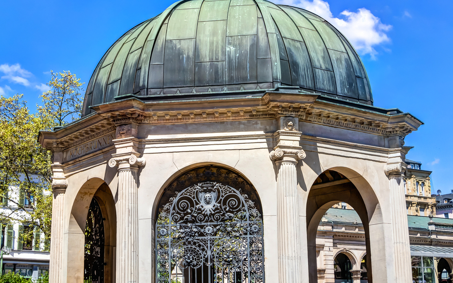 historischer Kochbrunnen in der Innenstadt von Wiesbaden