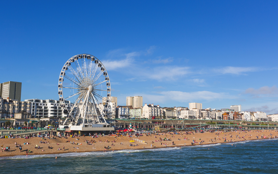 Blick auf Brighton vom Pier aus