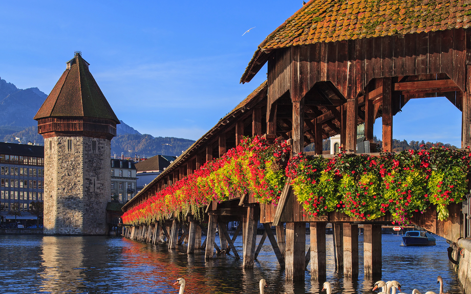 die Kapellbrücke ist das Wahrzeichen der Stadt Luzern in der Schweiz