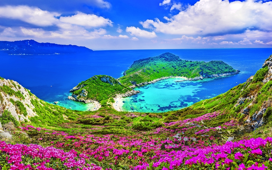 Strand von Porto Timoni in der Bucht Agios Georgios Pagi 