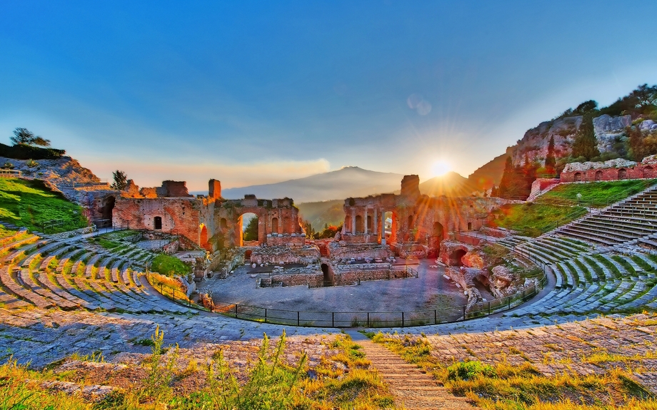 Antikes Theater Taormina mit Ätna