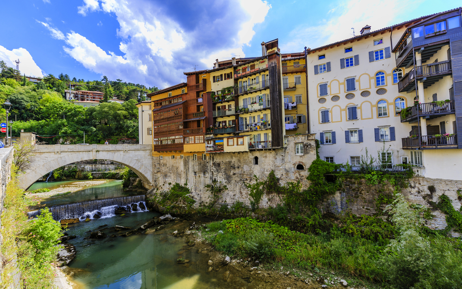 Rovereto am Fluss Etsch