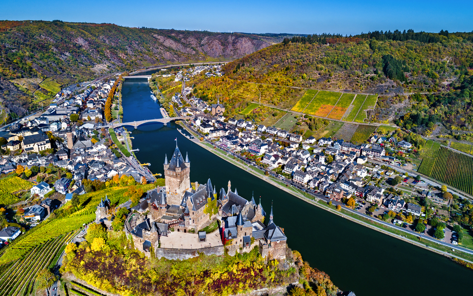 Luftbild von der Reichsburg Cochem, Deutschland