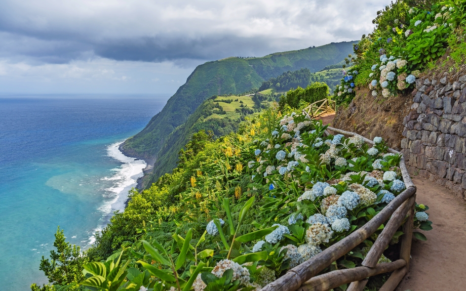 Küstenwege auf der Insel São Miguel