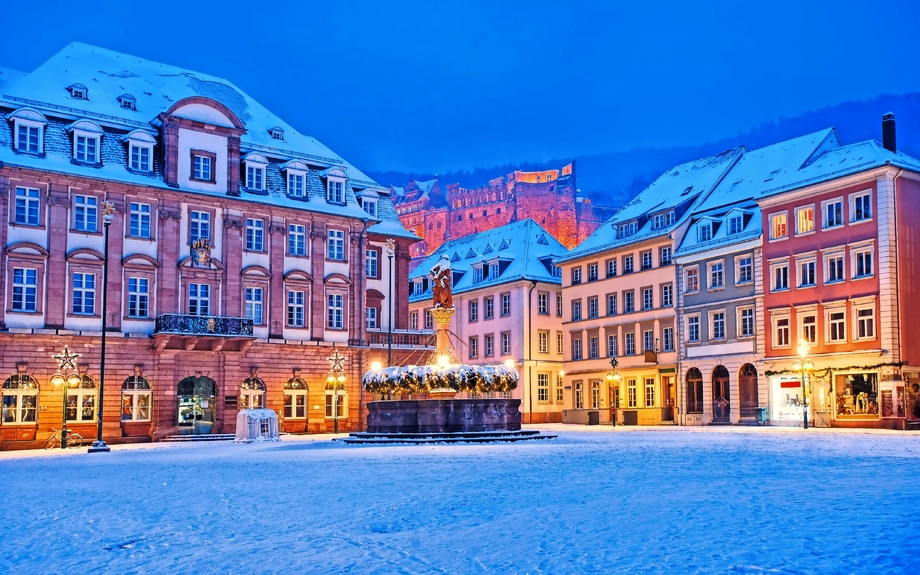 Mittelalterliche deutsche Stadt Heidelberg im Winter, Deutschland