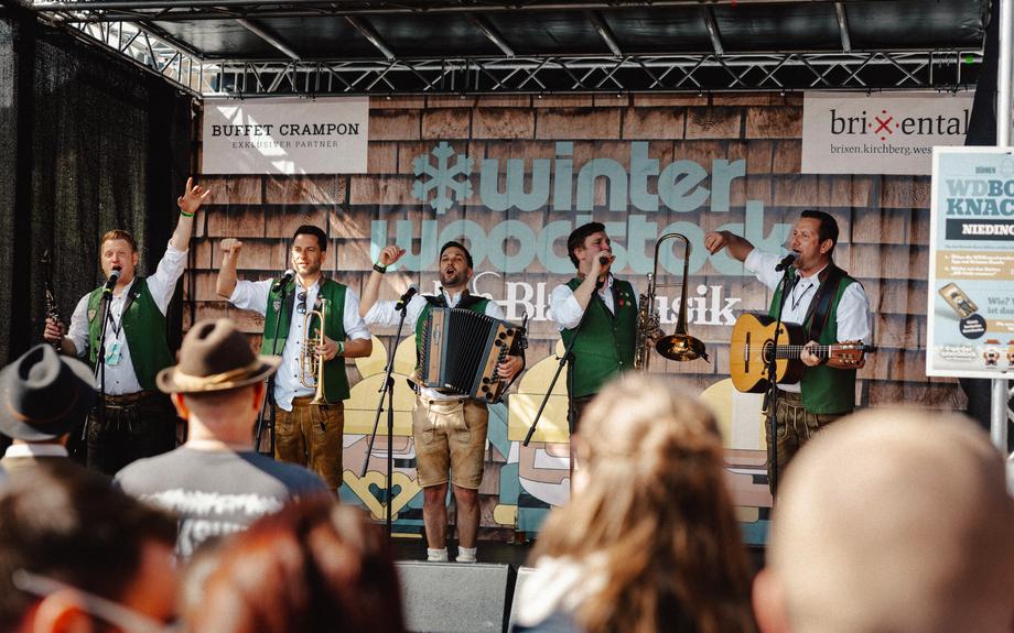 Nieding Alm Eschenauer Tanzlmusi Bühne