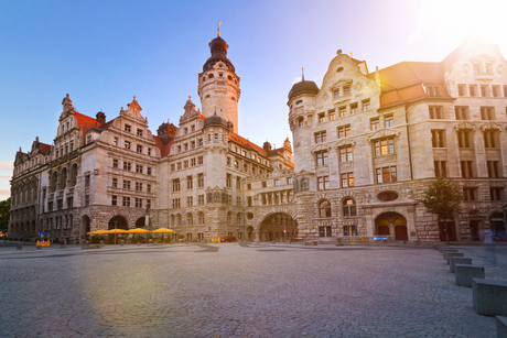 Burgplatz Leipzig und Blick auf das Neue Rathaus.