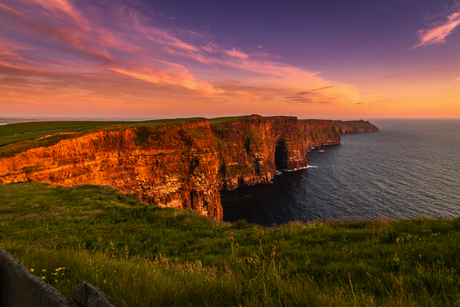 Sonnenuntergang über den Cliffs of Moher