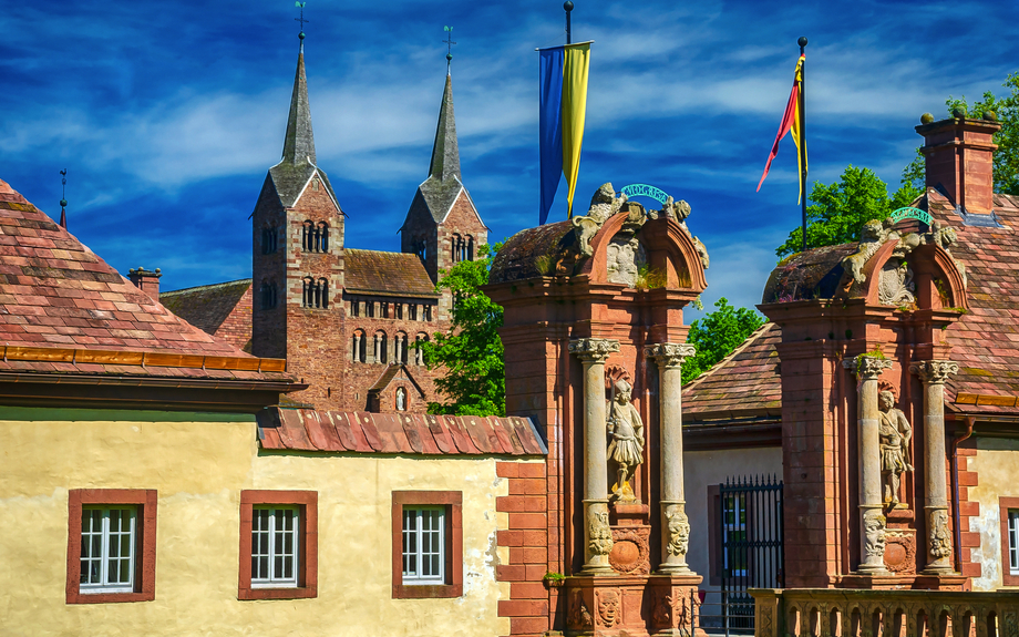 Benediktinerabtei Corvey direkt an der Weser nahe Höxter in Nordrhein-Westfalen, Deutschland