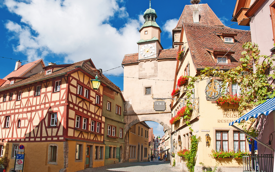 Gasse vor dem Röderbogen in Rothenburg