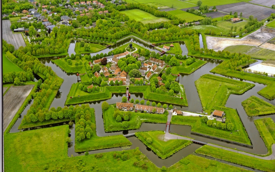 Luftbild der Festung Bourtagne