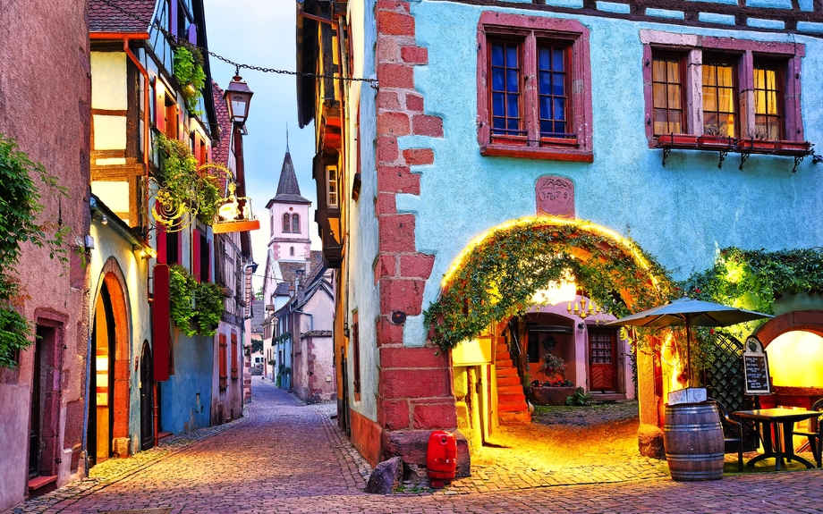 Bunte Stadt Riquewihr, Elsass, Frankreich