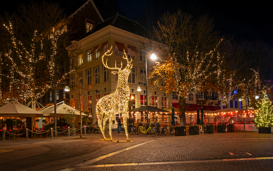 Deventer nachts in der Weihnachtszeit