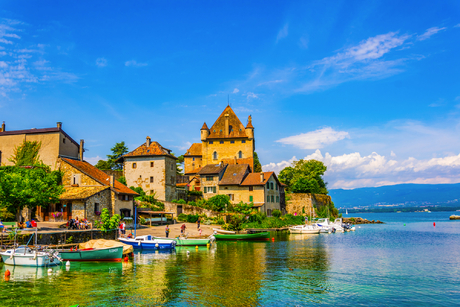 die französischen Stadt Yvoire am Genfersee