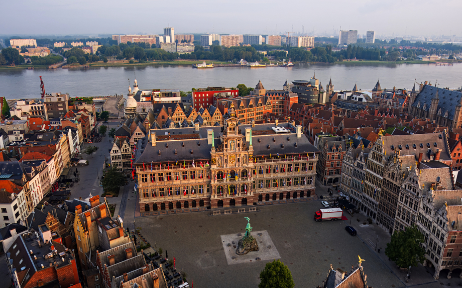 Luftaufnahme des Antwerpener Rathaus (Stadhuis Antwerpen) 